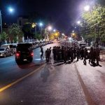 泰警凌晨紧急封路！民众聚集政府大楼抗议网赌-赌场合法化！-博彩排名网-博彩论坛-博彩社区